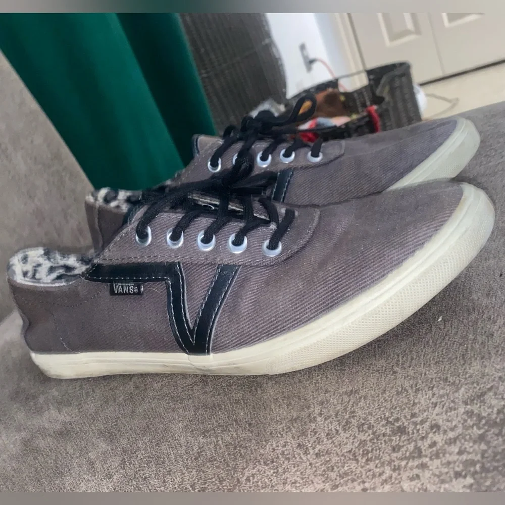 Vans - Picture 4 of 8